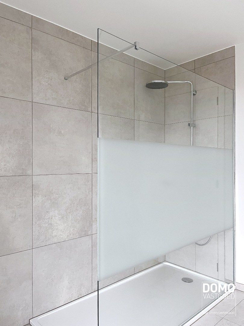 NIEUWBOUWAPPARTEMENT MET 2 SLAAPKAMERS, RUIM TERRAS, 2 AUTOSTANDPLAATSEN EN KELDERBERGING TE KERMT foto 12