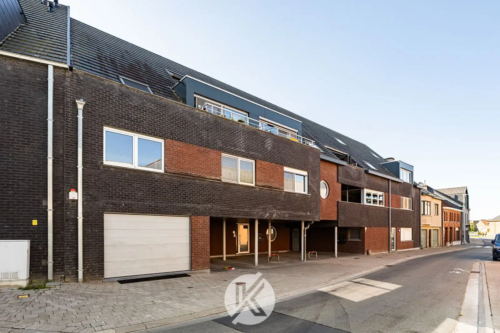 Moderne duplex met 2 slaapkamers en garage foto {{pictureIndex}}