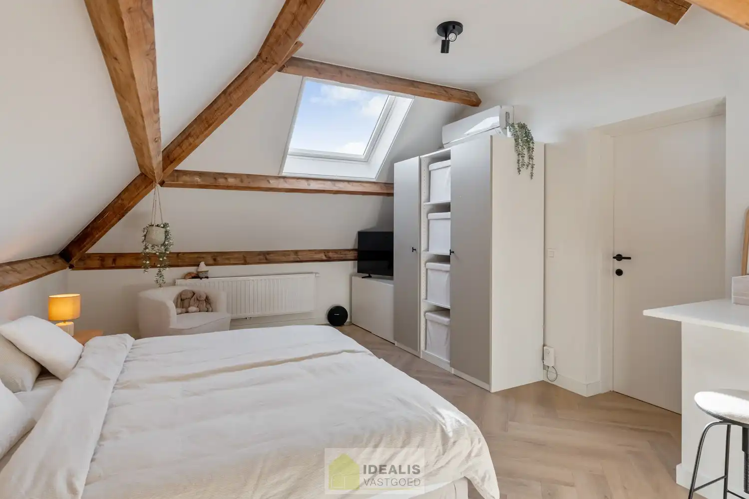 IDEALIS VASTGOED – Een prachtige instapklare woning in het fijne Hamont op een steenworp van de NL-grens! foto 39