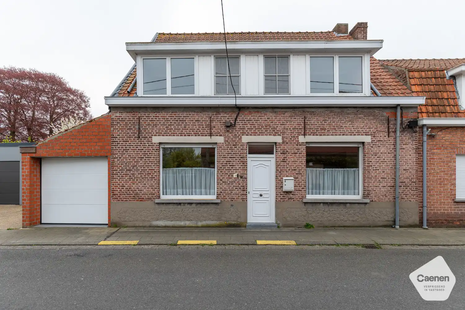 Charmante halfopen woning met tuin en garage in het centrum van Ruddervoorde. foto 19