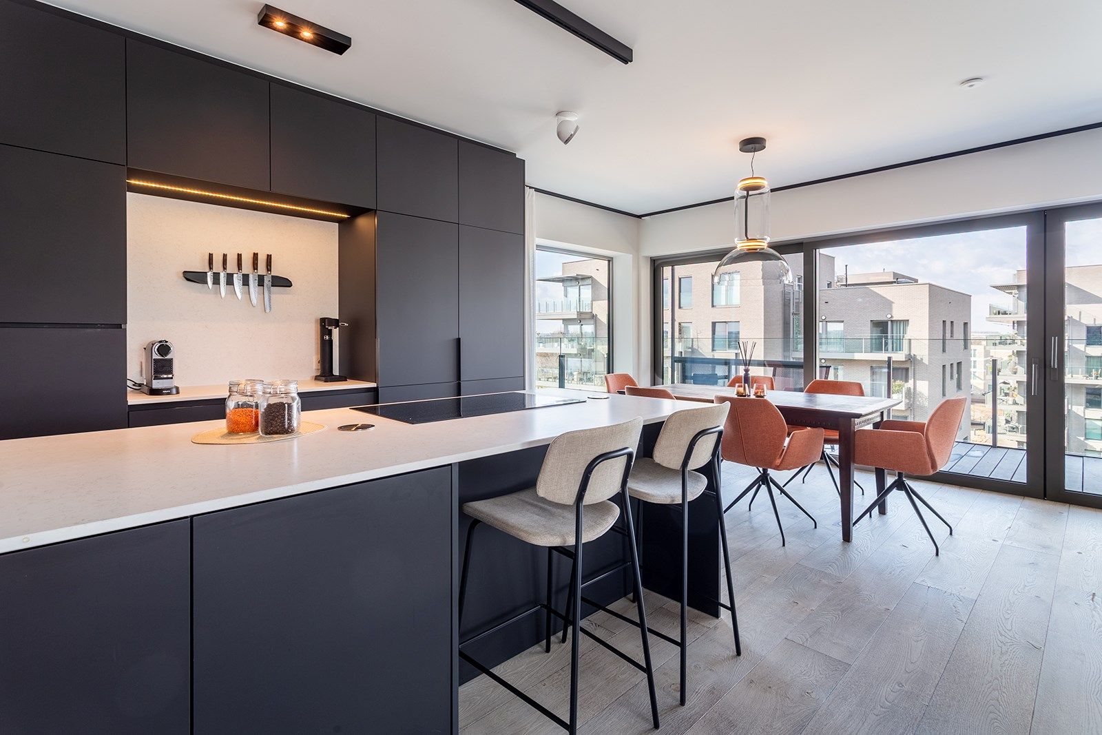 Zeer ruim, luxueus en lichtrijk appartement met 2 terrassen en zicht op het Galgenweel foto 4