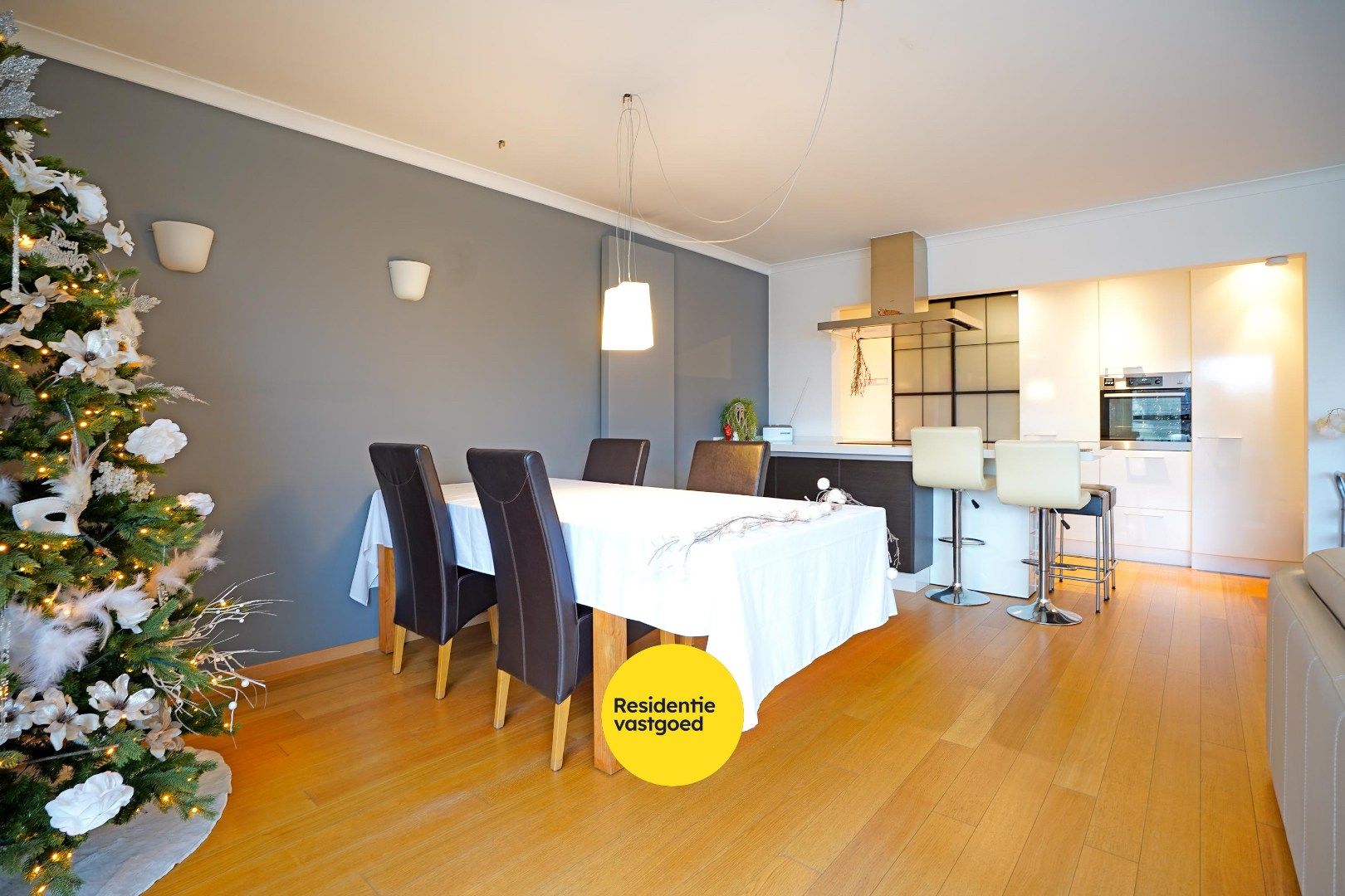 Sfeervol en instapklaar 3 slaapkamerappartement (108m²) met twee terrassen (40 m²) te Nieuwpoort-Stad. foto 3