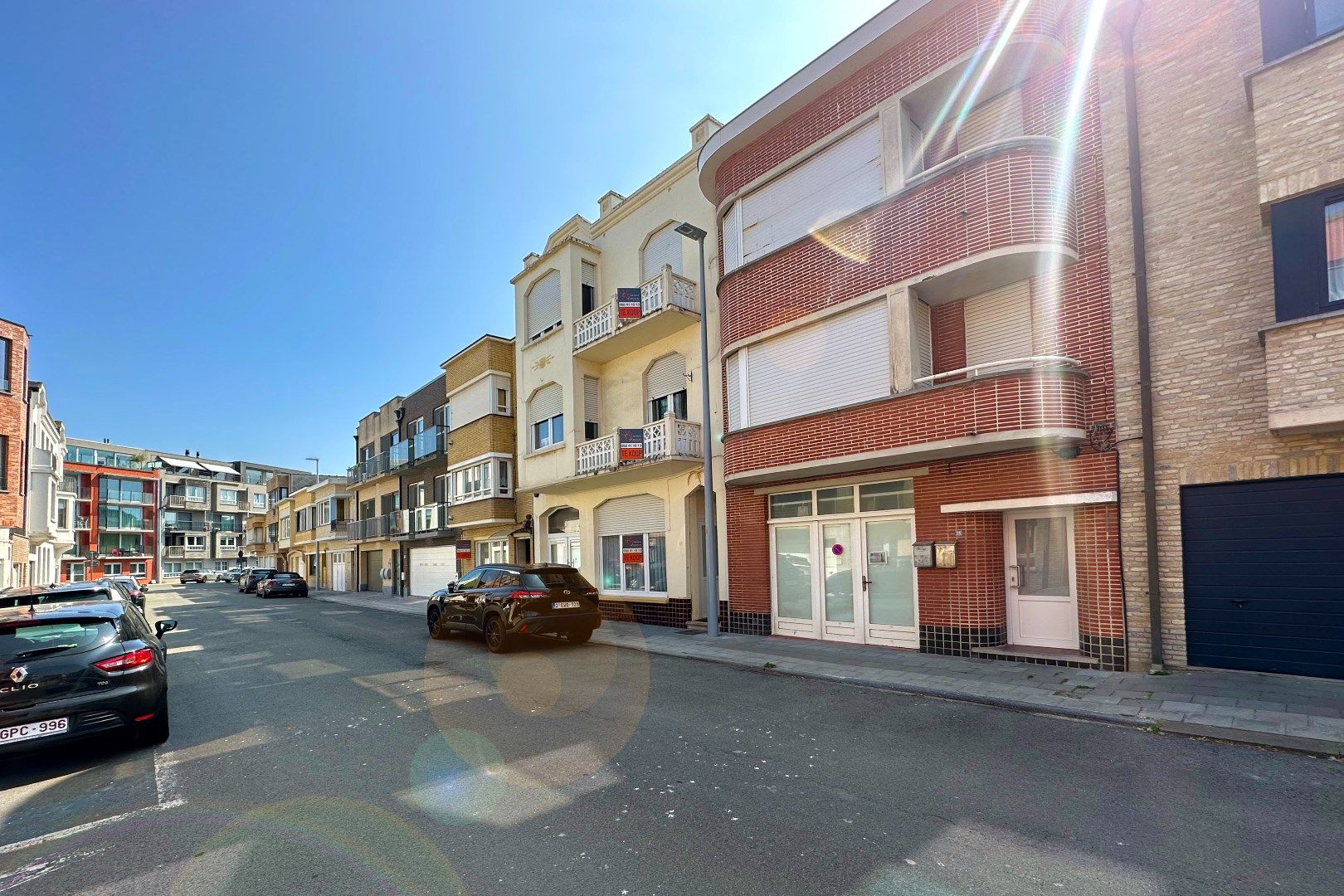 Prachtige interbellumwoning onderverdeeld in drie ruime appartementen foto {{pictureIndex}}