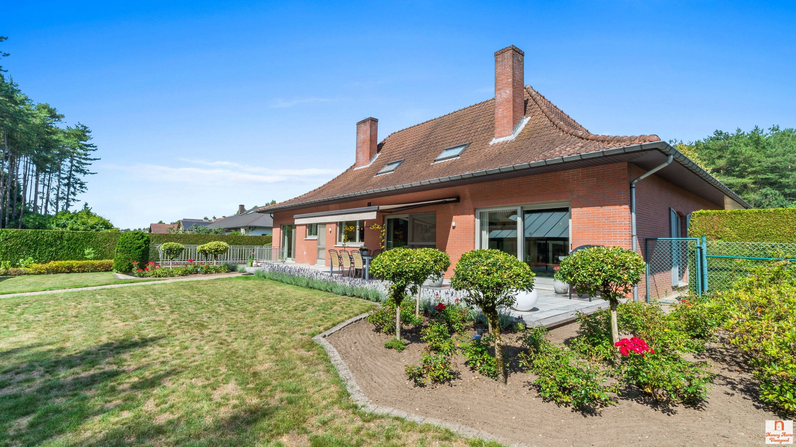 Luxueuze villa met overdekt zwembad, bos en weiland foto 3