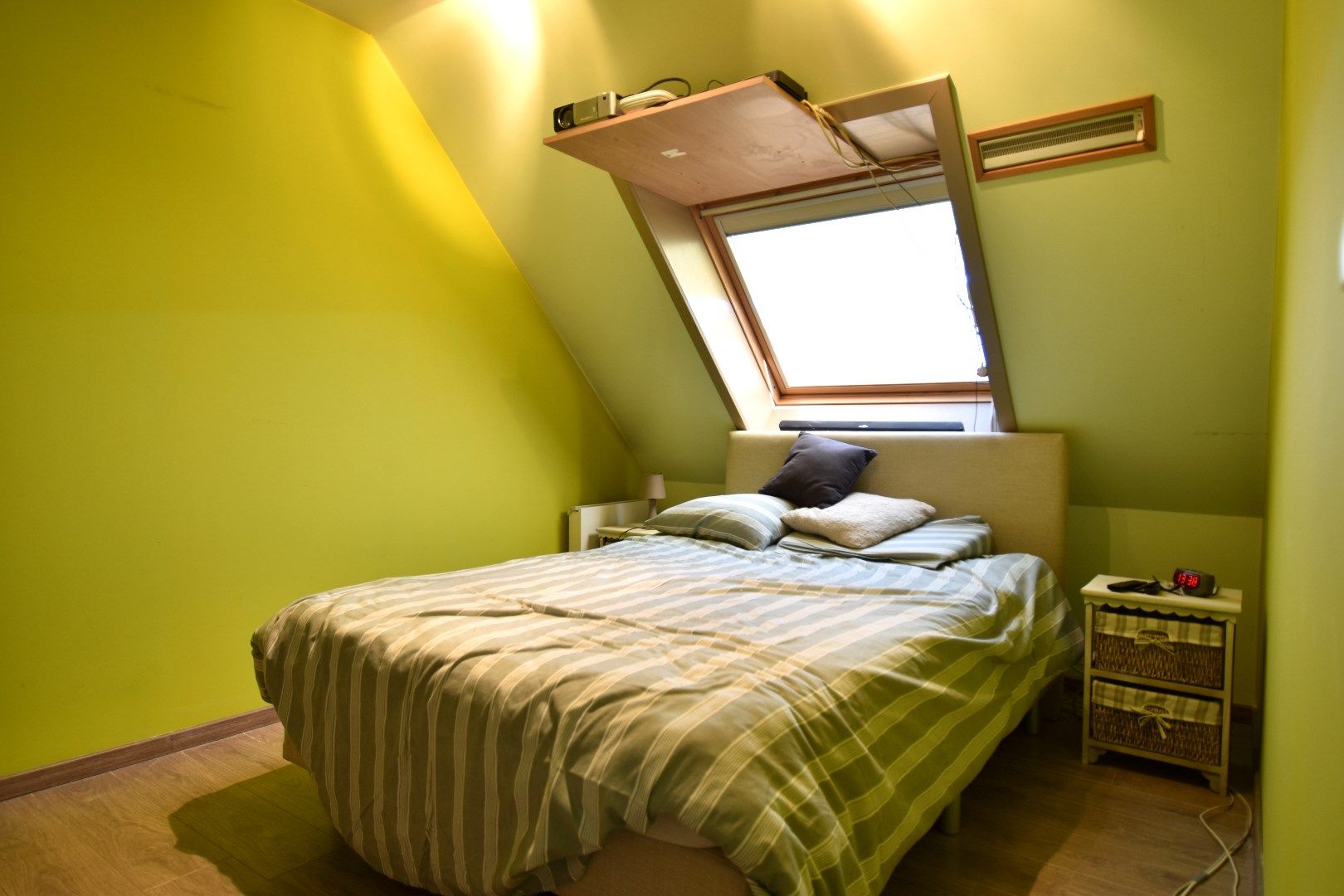 Instapklare woning (BJ 2010) met 3 slaapkamers, garage en mooi stukje tuin te koop in Heule foto 11