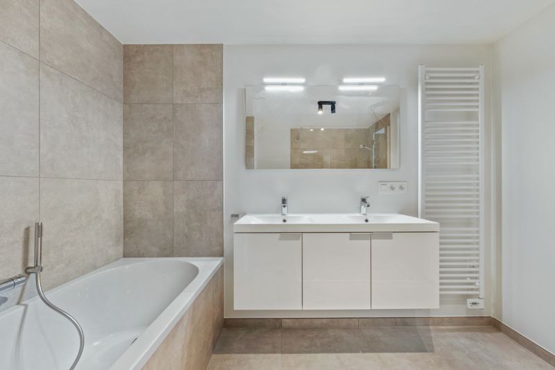 Modern luxe nieuwbouwappartement te koop in Roeselare met gunstige oriëntatie foto 7