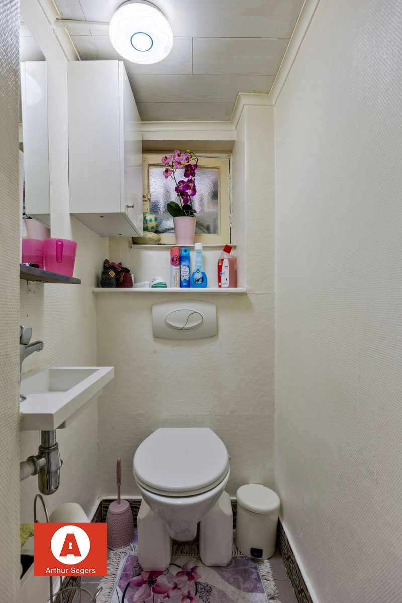 Woonhuis opgesplitst in 2 appartementen/woon-entiteiten foto 11