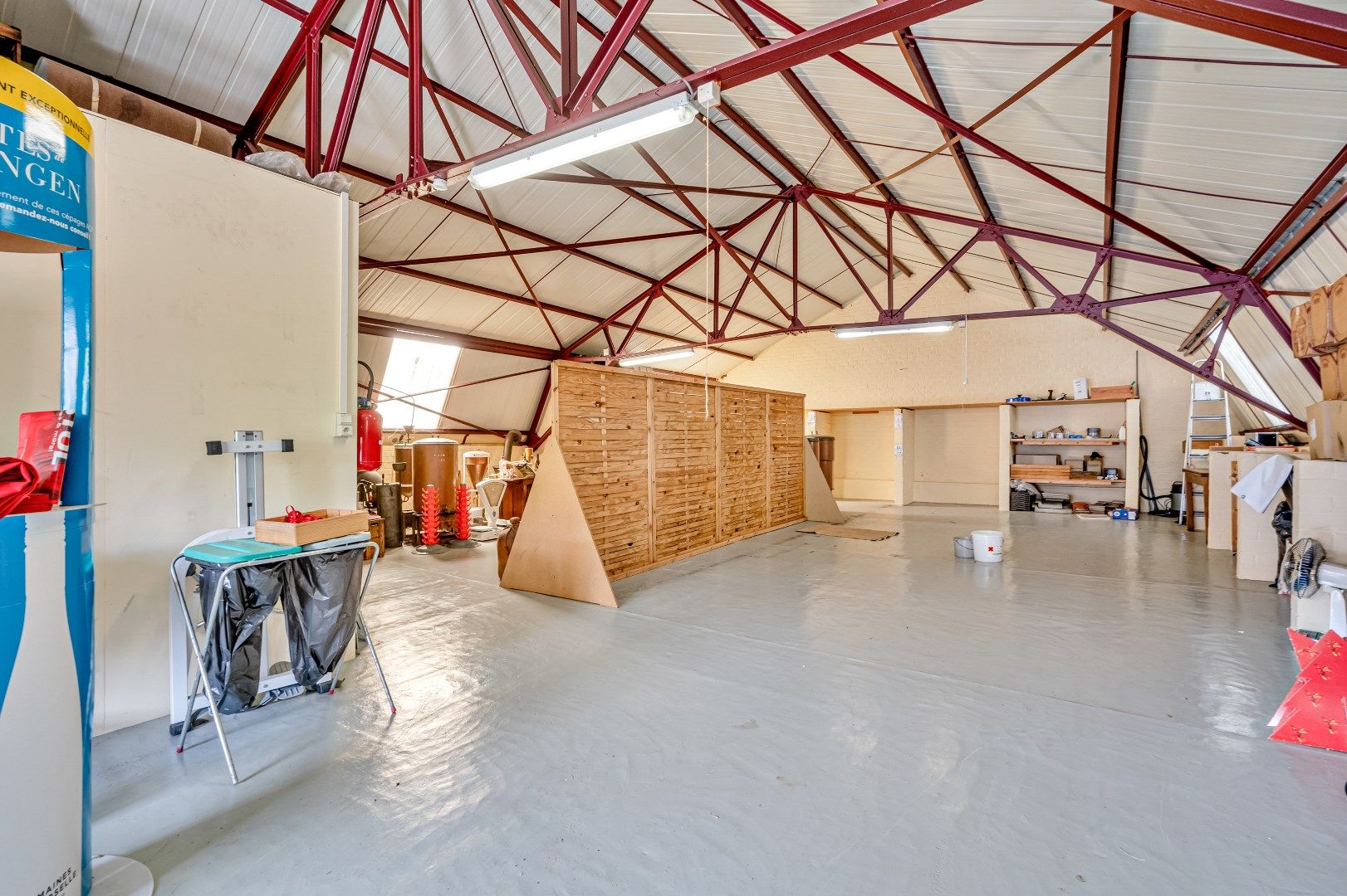 Multifunctioneel Magazijn met Bureel & Garages te Huur in Gent foto 14