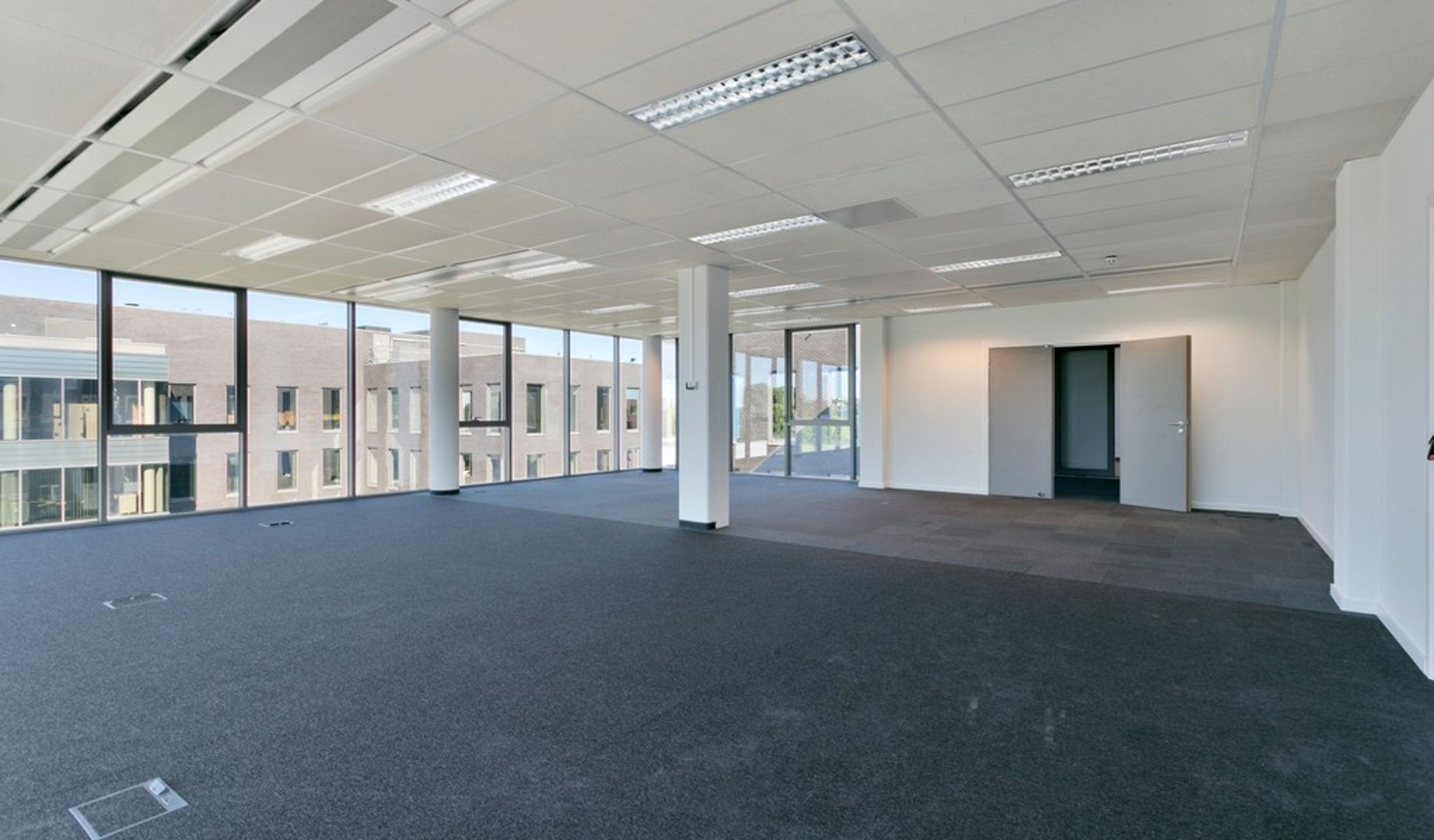 Moderne instapklaar kantorengebouw The Ultimate foto 6
