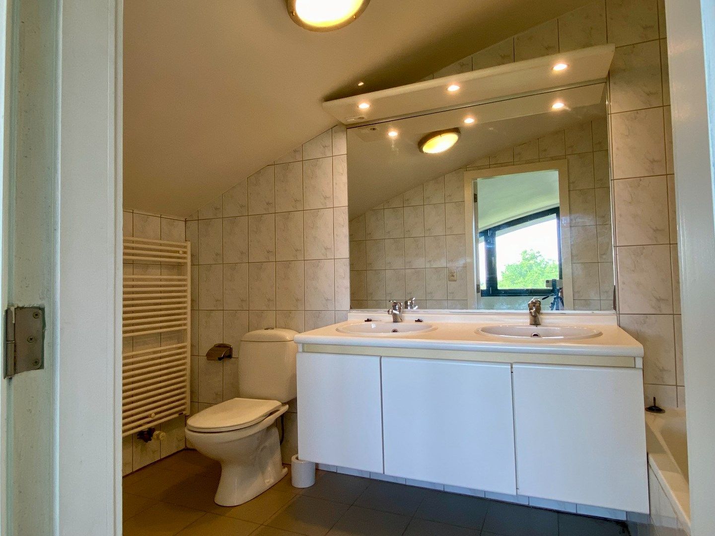 Duplex appartement te huur in Sint-Kruis op 3de verdieping!  foto 7