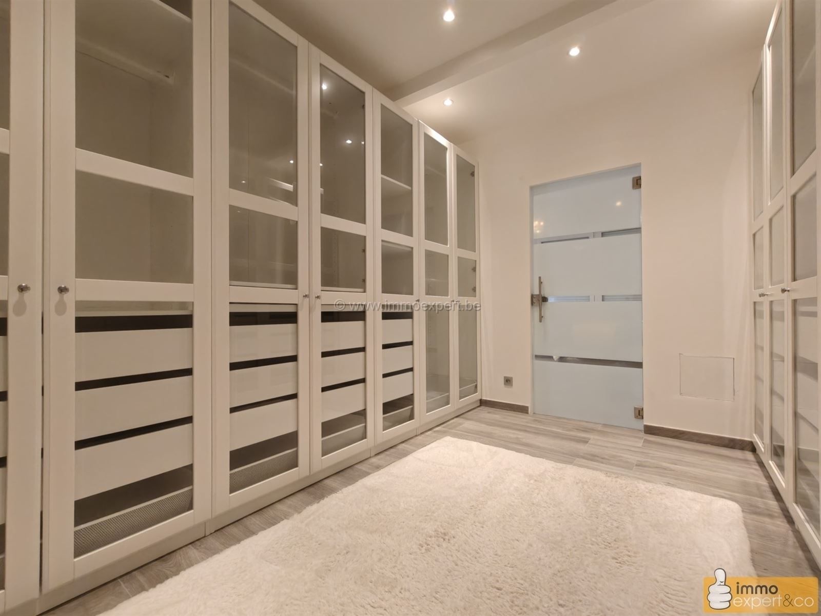 TERNAT: Volledig gerenoveerde woning, 3 slpkrs, centrum foto 26