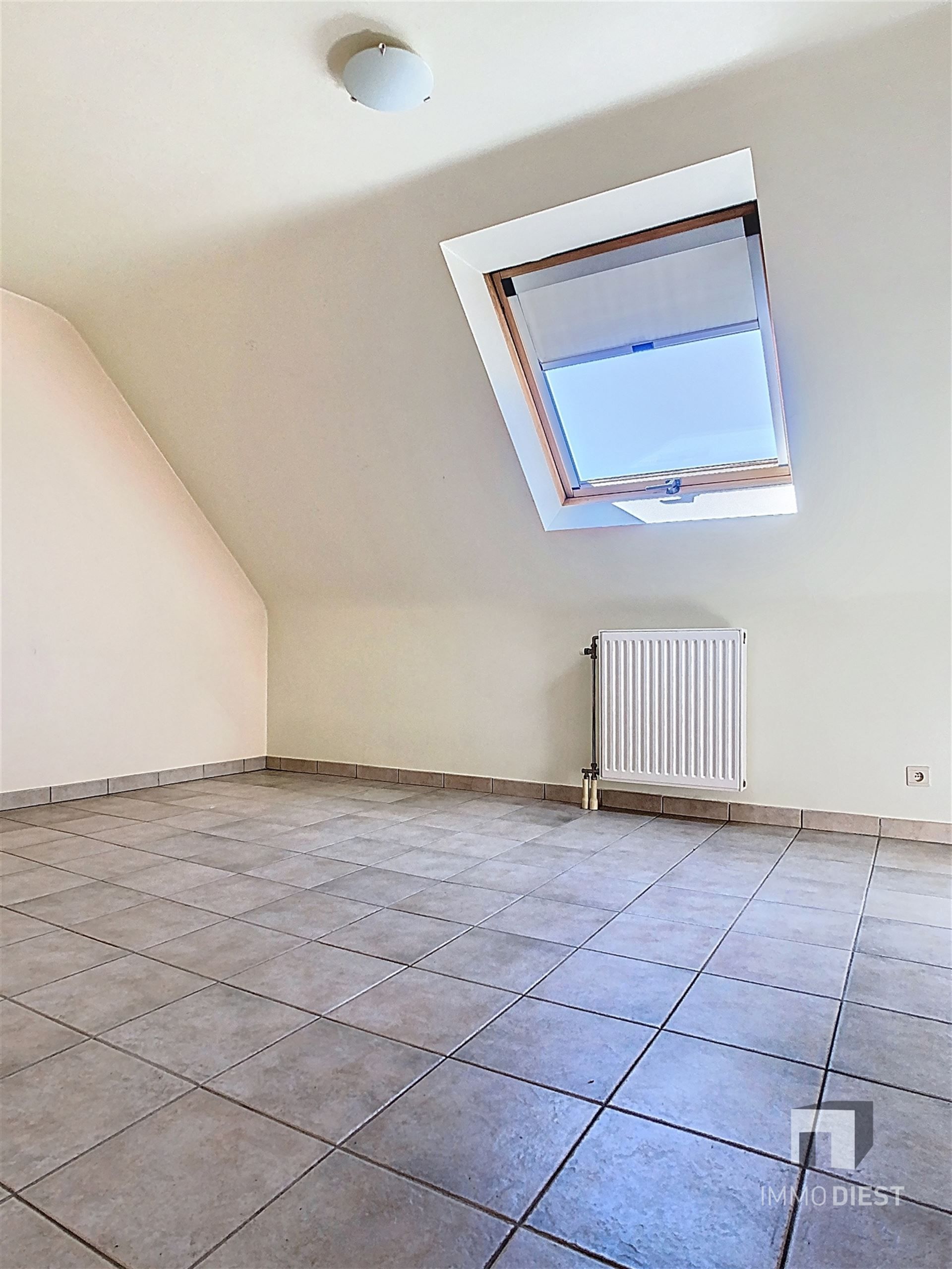 Triplex met 2 slaapkamers en inpandige garage foto 12