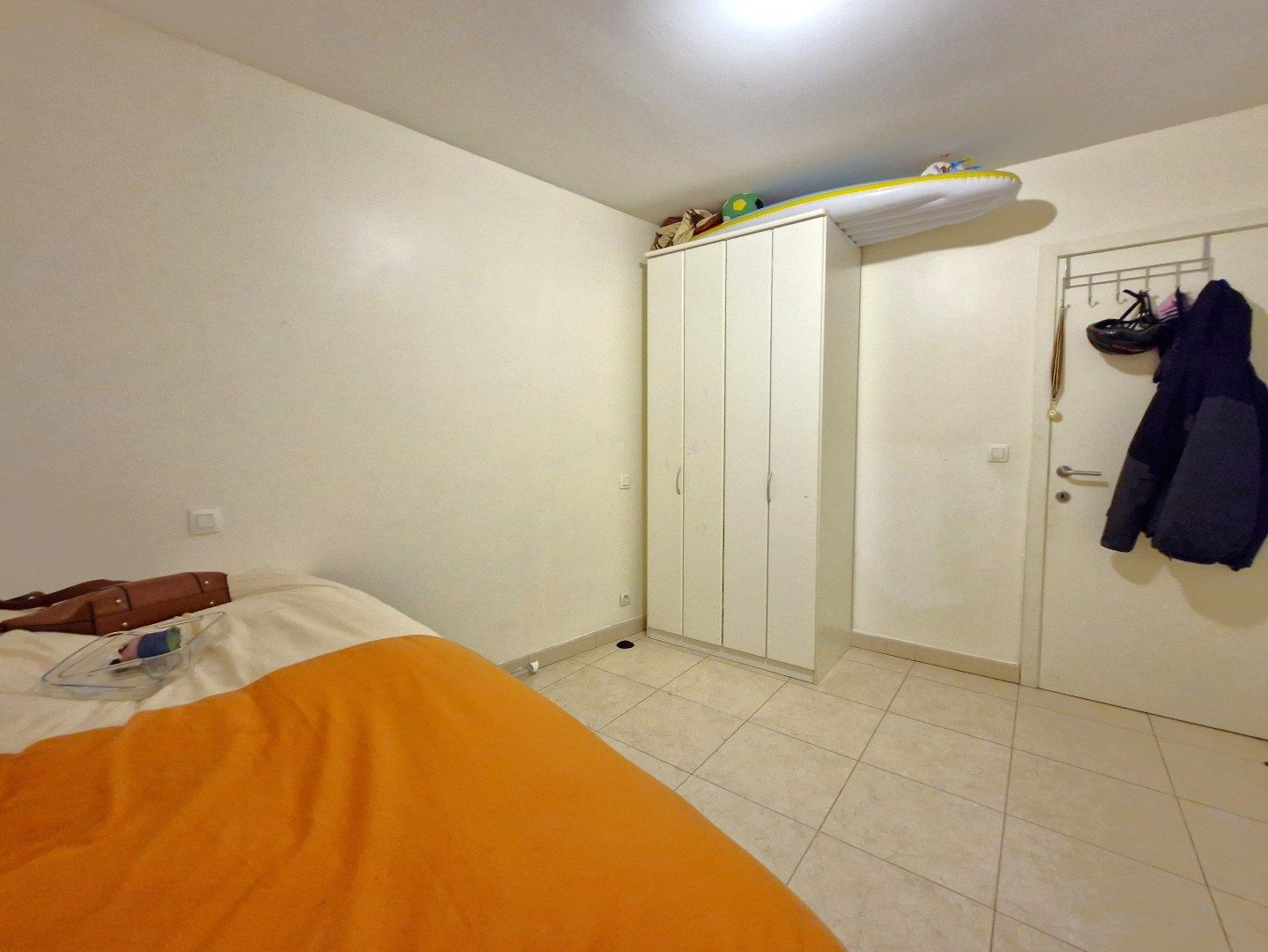 Ruim drieslaapkamerappartement met zonnig terras nabij de zeedijk van Heist. foto 14