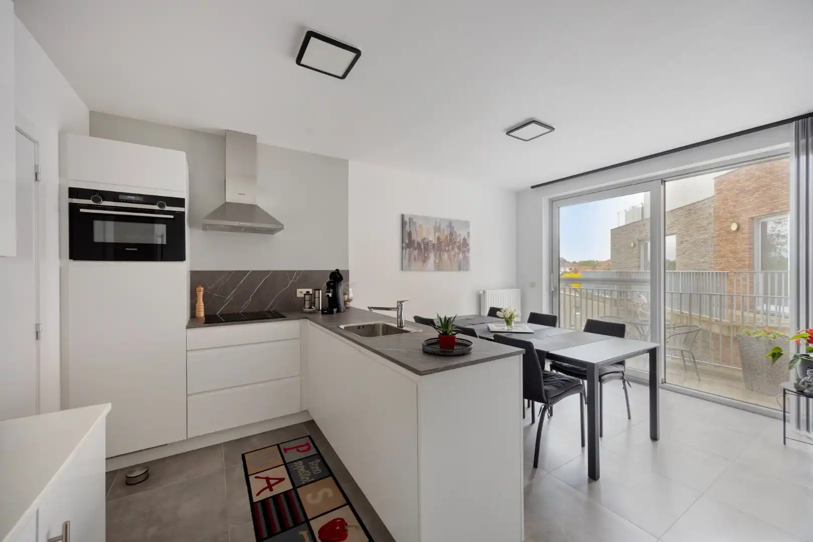 Instapklaar BEN-appartement met mooi terras en 2 autostaanplaatsen foto 5