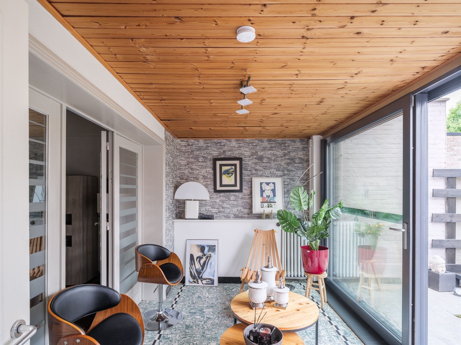 Ruime woning met karkater en zonnige tuin foto 11