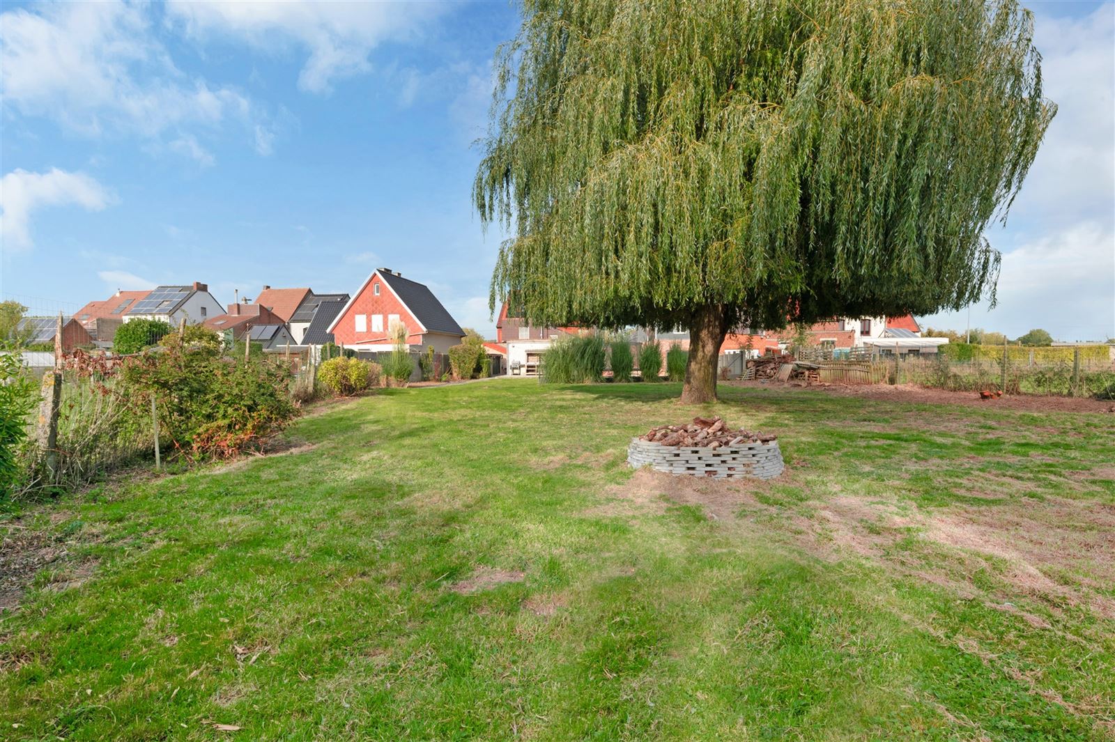Gezellige gezinswonig met grote tuin op 27are20 foto 2