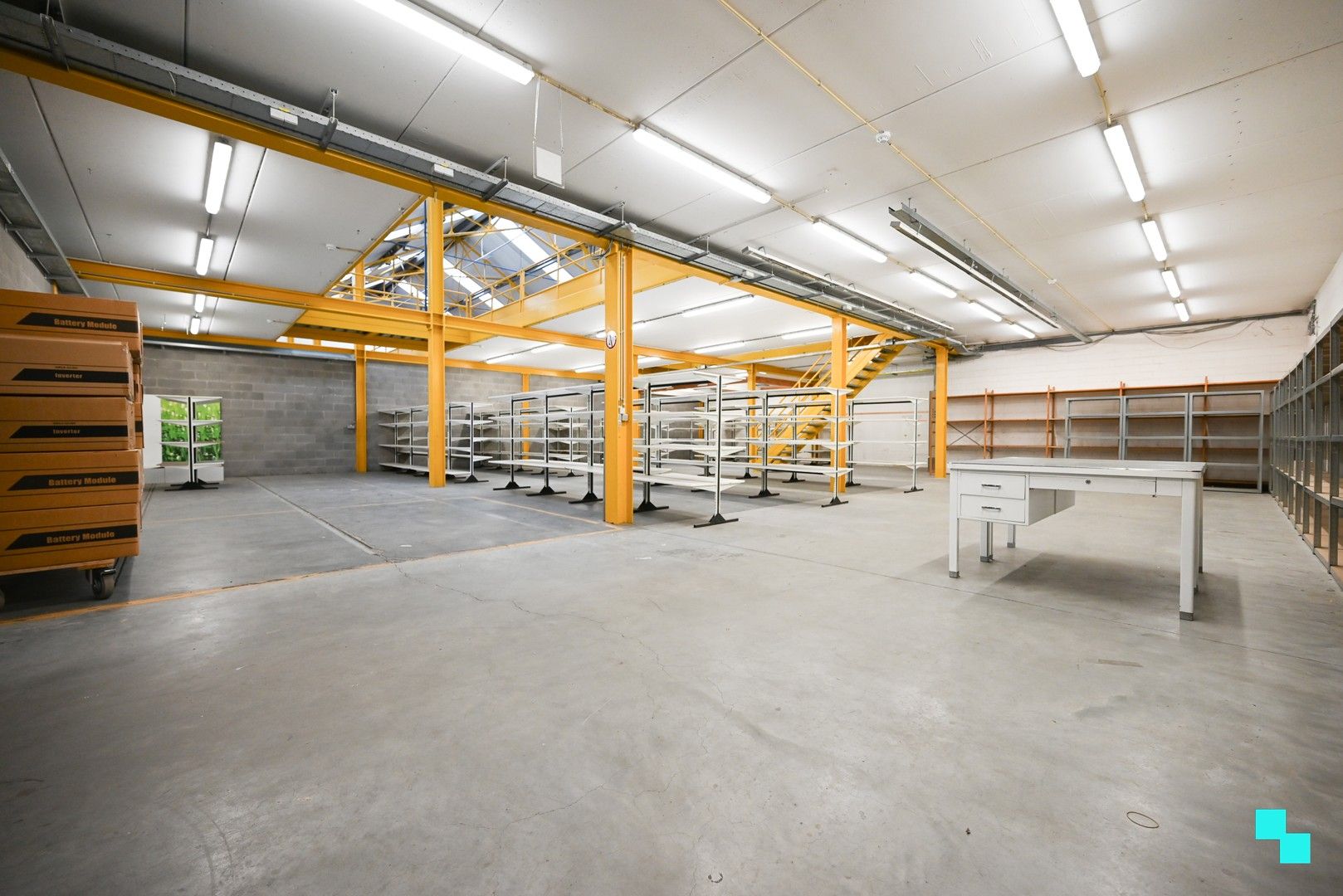 Magazijn van ca. 272 m² in het centrum van Izegem foto {{pictureIndex}}