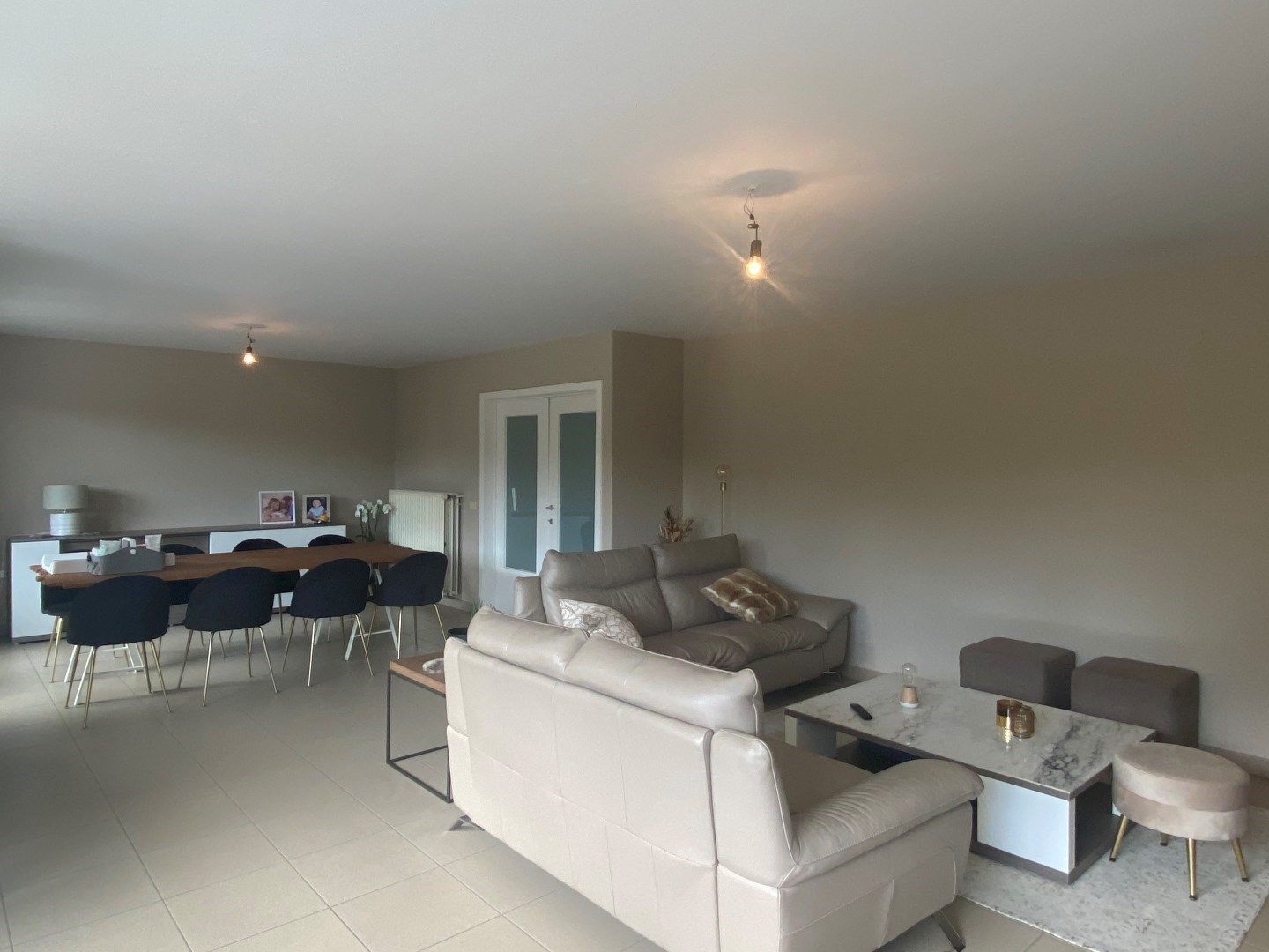 RUIM EN LICHTRIJK APPARTEMENT MET 3 SLAAPKAMERS EN GARAGE IN HARTJE PITTEM foto 4