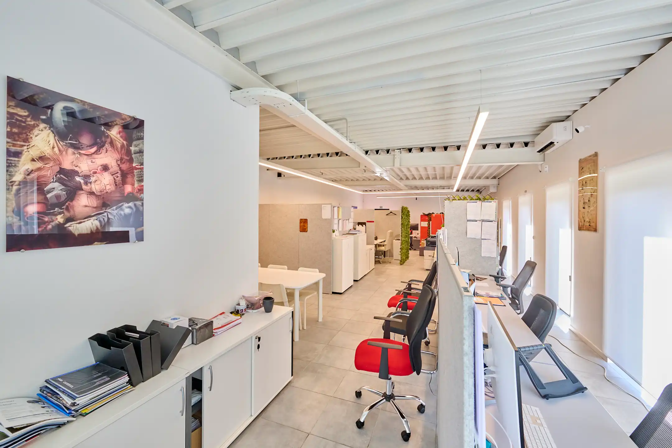 BEDRIJFSGEBOUW MET GROOT BUITENTERREIN IN GENK foto 8