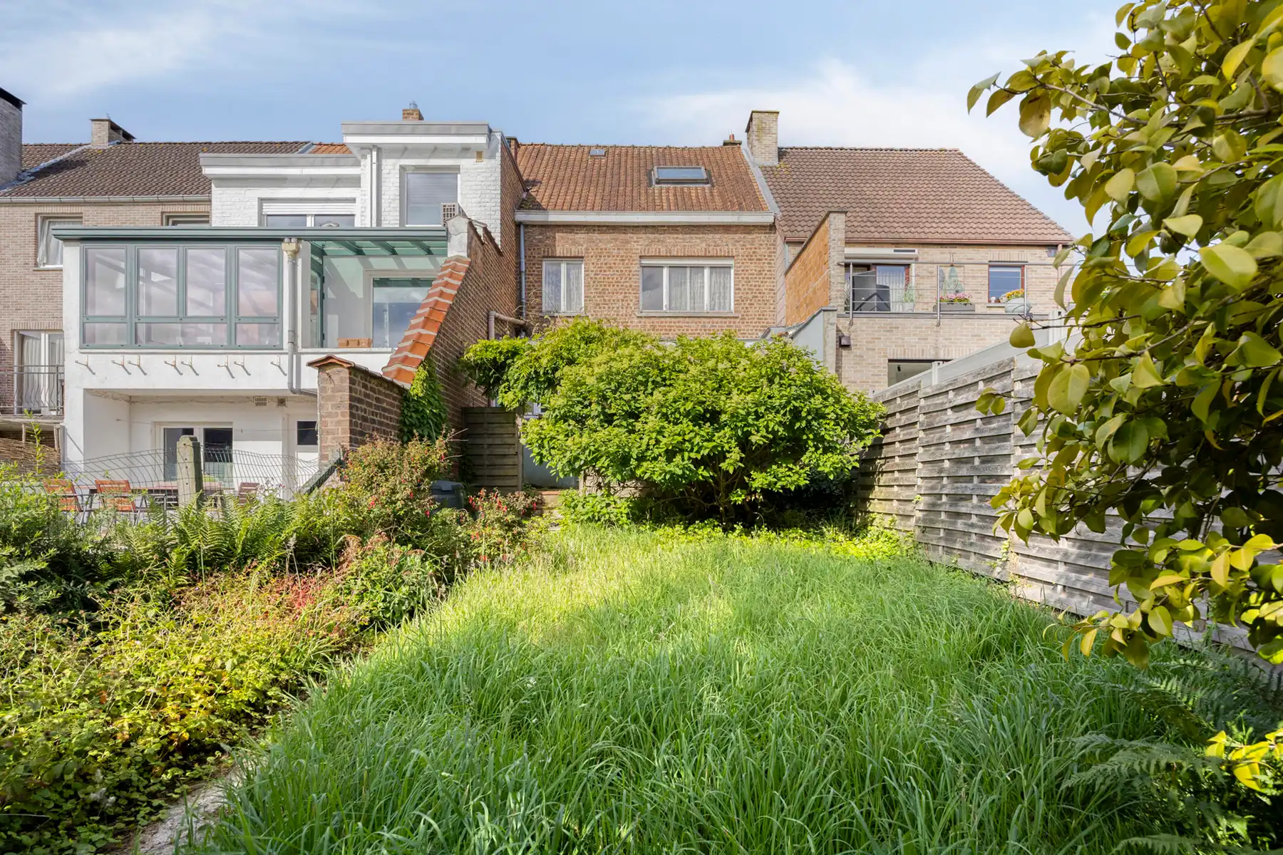 Goed gelegen woning met 3 slaapkamers, garage en tuin foto 5