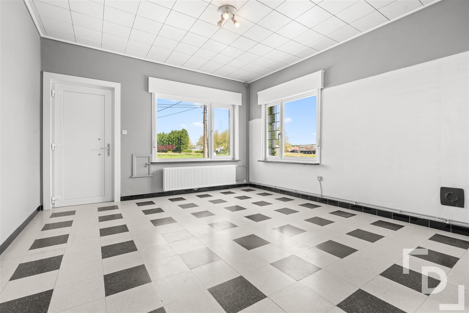 Vrijstaande woning op ruim perceel te koop te Vlamertinge. foto 3