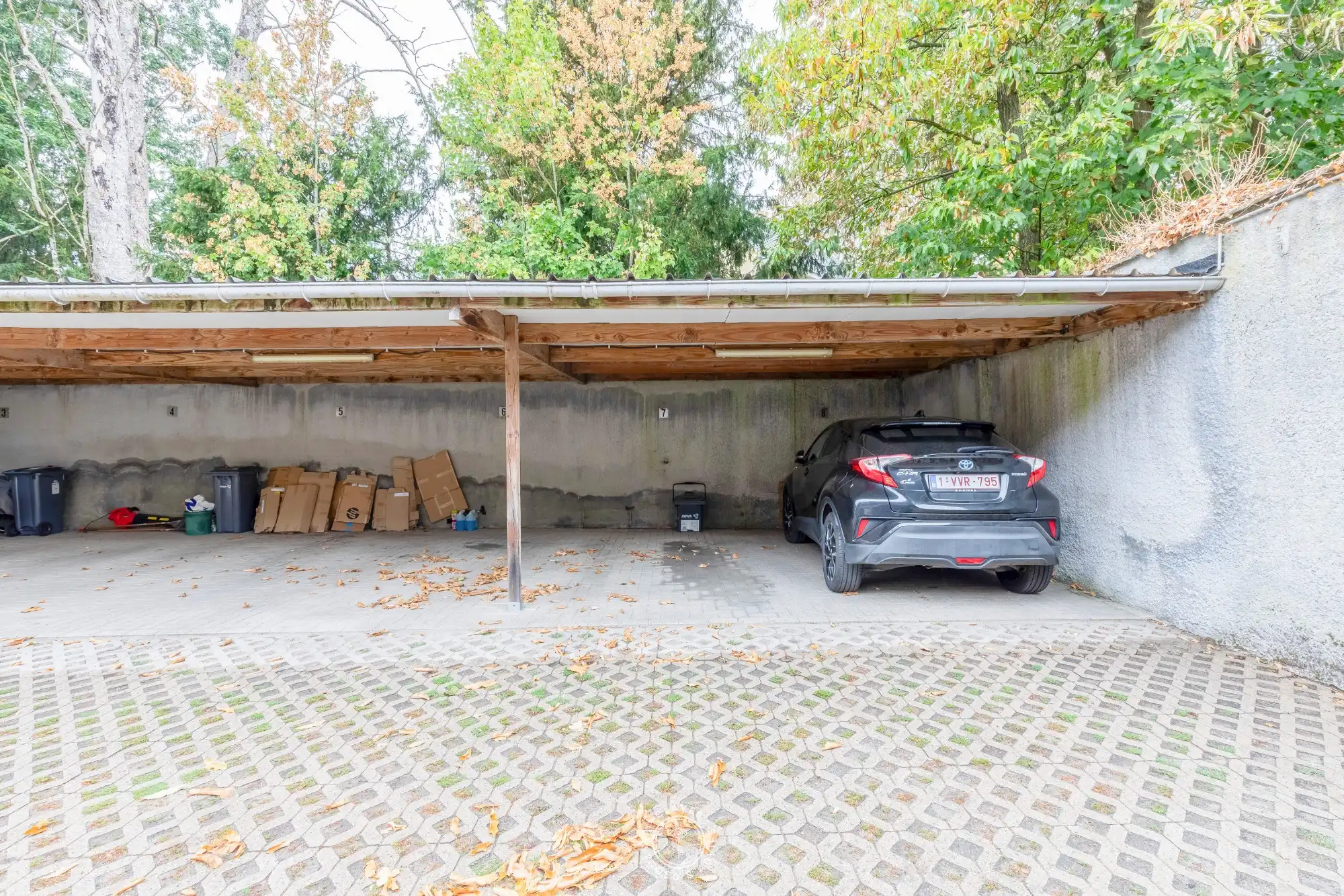 Verzorgd 2 slaapkamer appartement met ruim terras en autostaanplaats foto 14