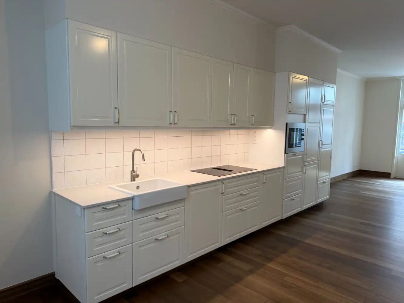 Heel mooi gerenoveerd appartement met twee slaapkamers. Tijdens de renovatie is veel aandacht besteed aan het behouden en versterken van de authentieke stijl van het gebouw. foto 2