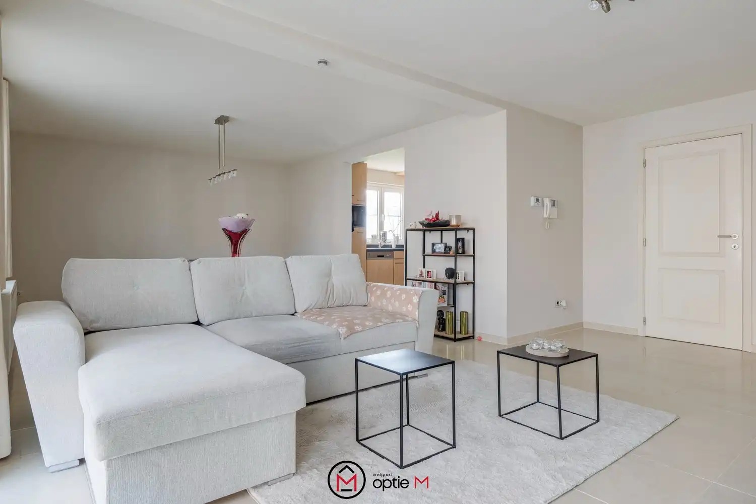 Gelijkvloers appartement te koop in Bilzen – Ruim wonen met terras, carport en kelderberging foto 5