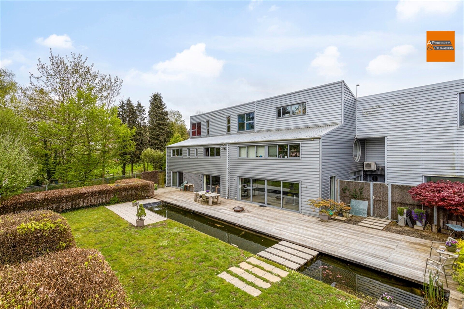 Commercieel gebouw voor verschillende bestemmingen en deel woning foto 21