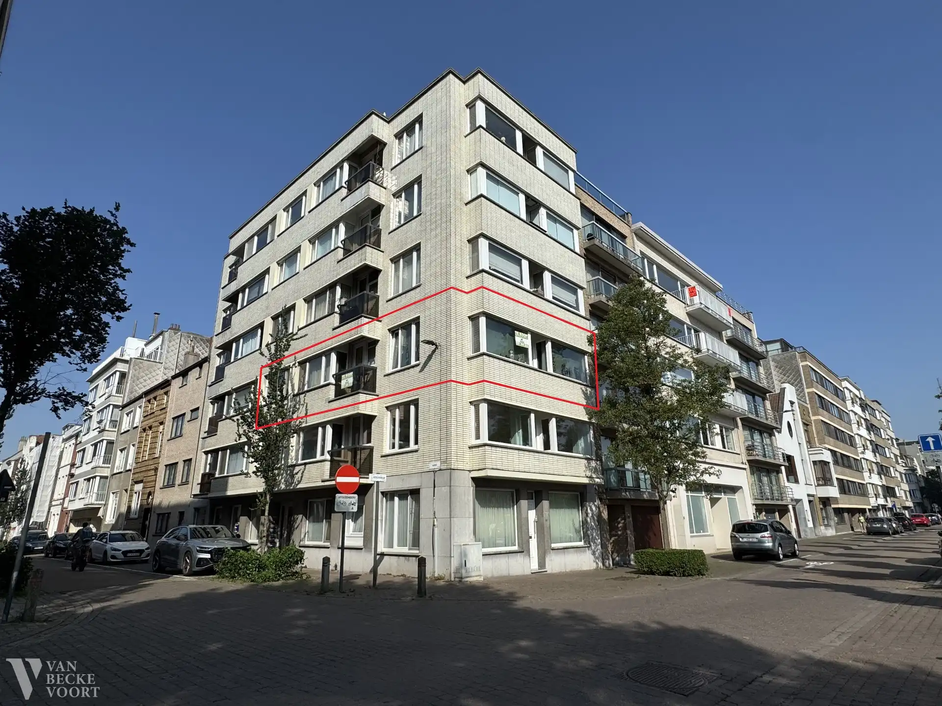 Lichtrijk appartement met uitzicht op het groen & nabij centrum foto {{pictureIndex}}