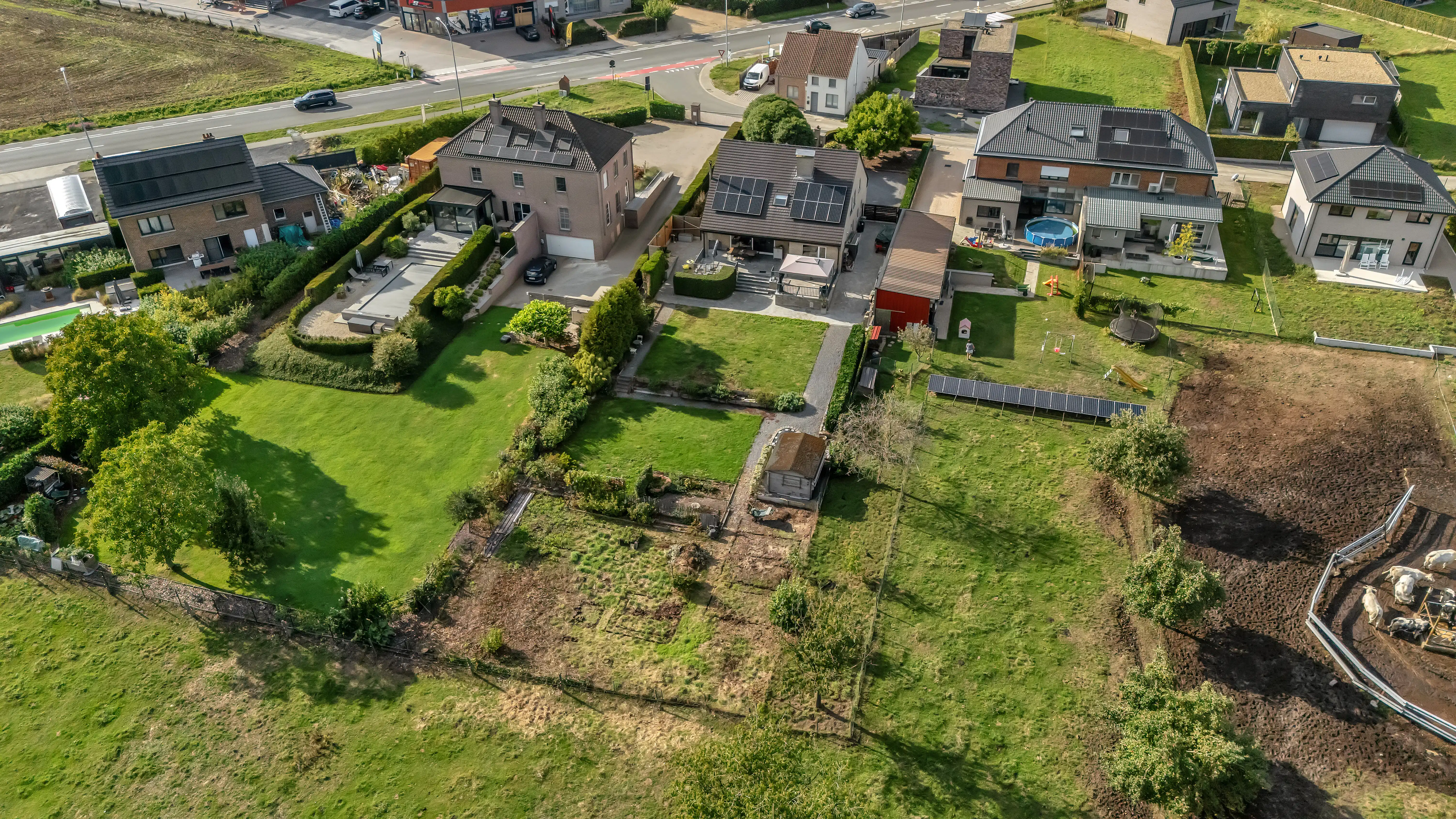 Goed onderhouden villa op groot perceel met 4 slaapkamers foto 40