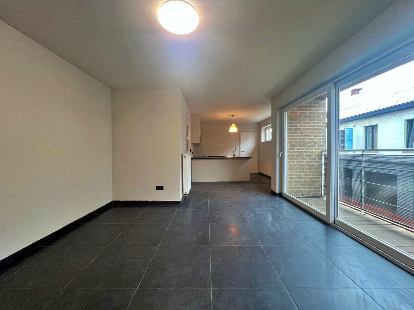 2-slaapkamer appartement met 2 overdekte staanplaatsen foto 3