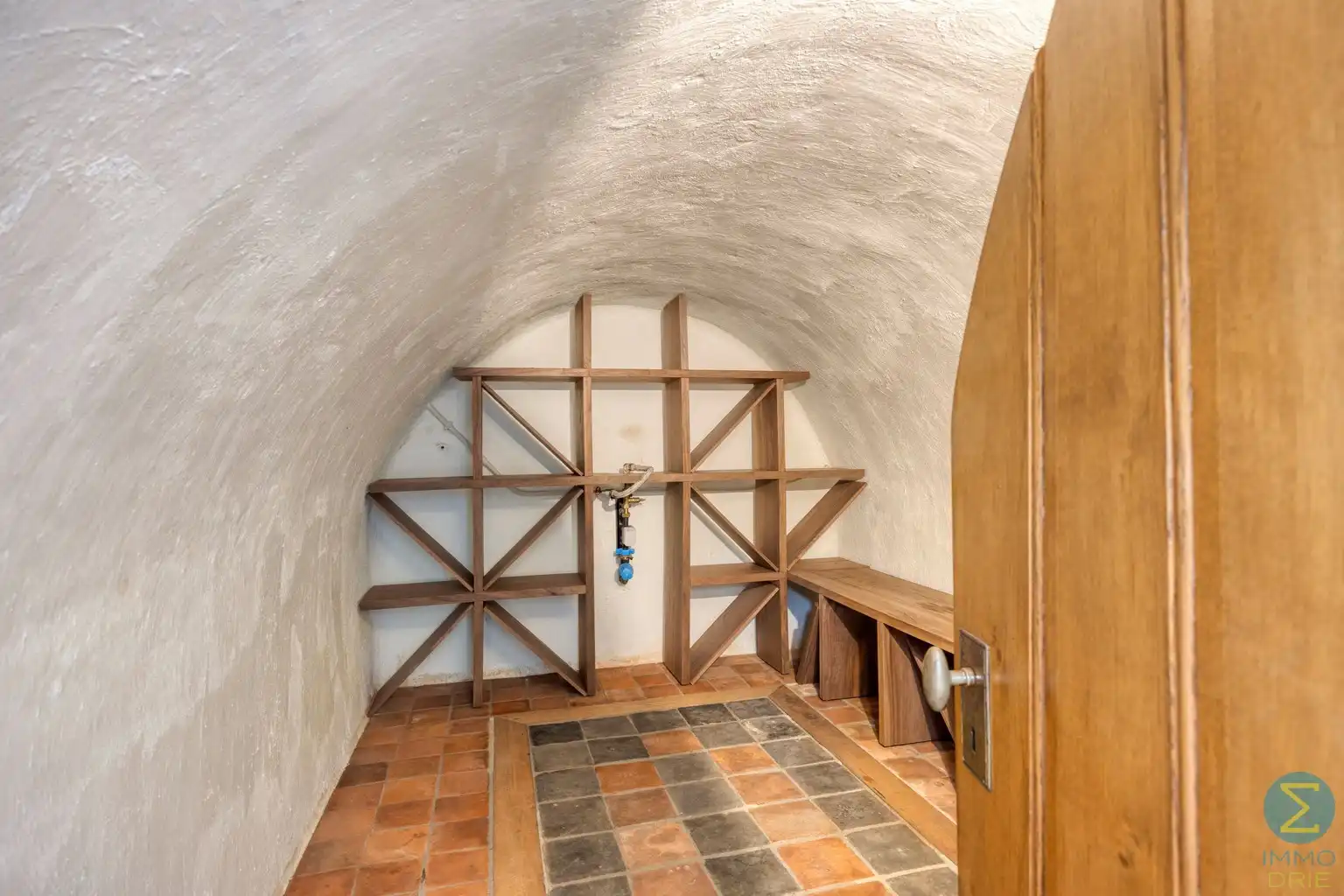 Karaktervolle herenwoning met zwembad en grote garage foto 22