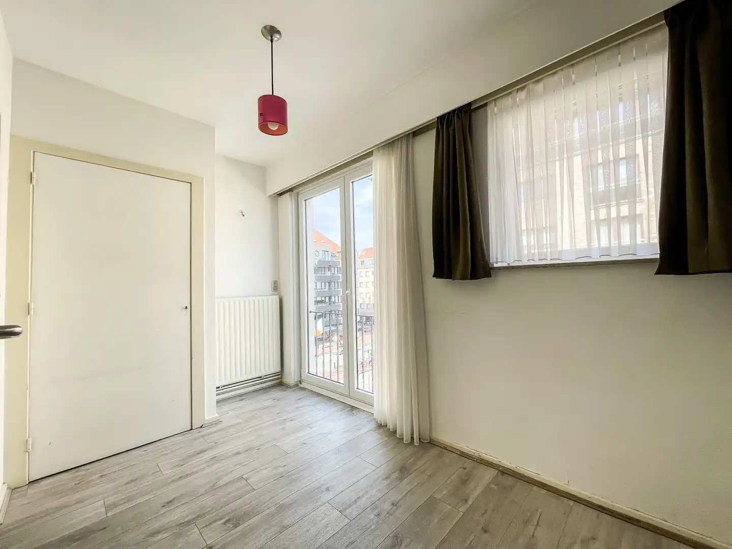 Recent gerenoveerd, lichtvol hoekappartement. Riant zicht op Lippenslaan en Kopsdreef. Mogelijkheid tot aankoop garage op gelijkvloers.  foto 14