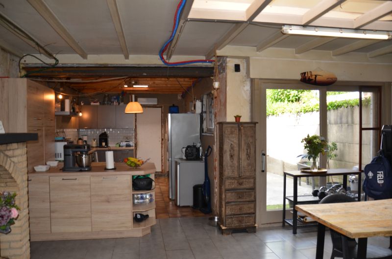 Te koop te Moorslede : Verder af te werken  gezinswoning met 3 slaapkamers, inpandige garage,  zonnige diepe  tuin mét uitweg en dubbele garage, zonnepanelen. foto 10