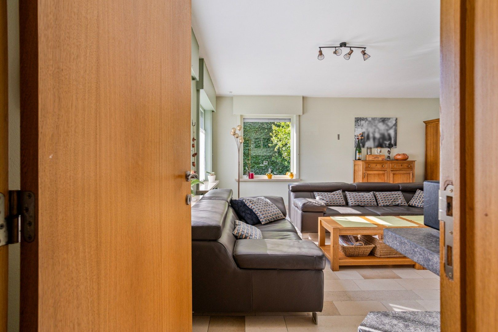 Heel ruime woning met 6 kamers in een oase van rust! foto 2