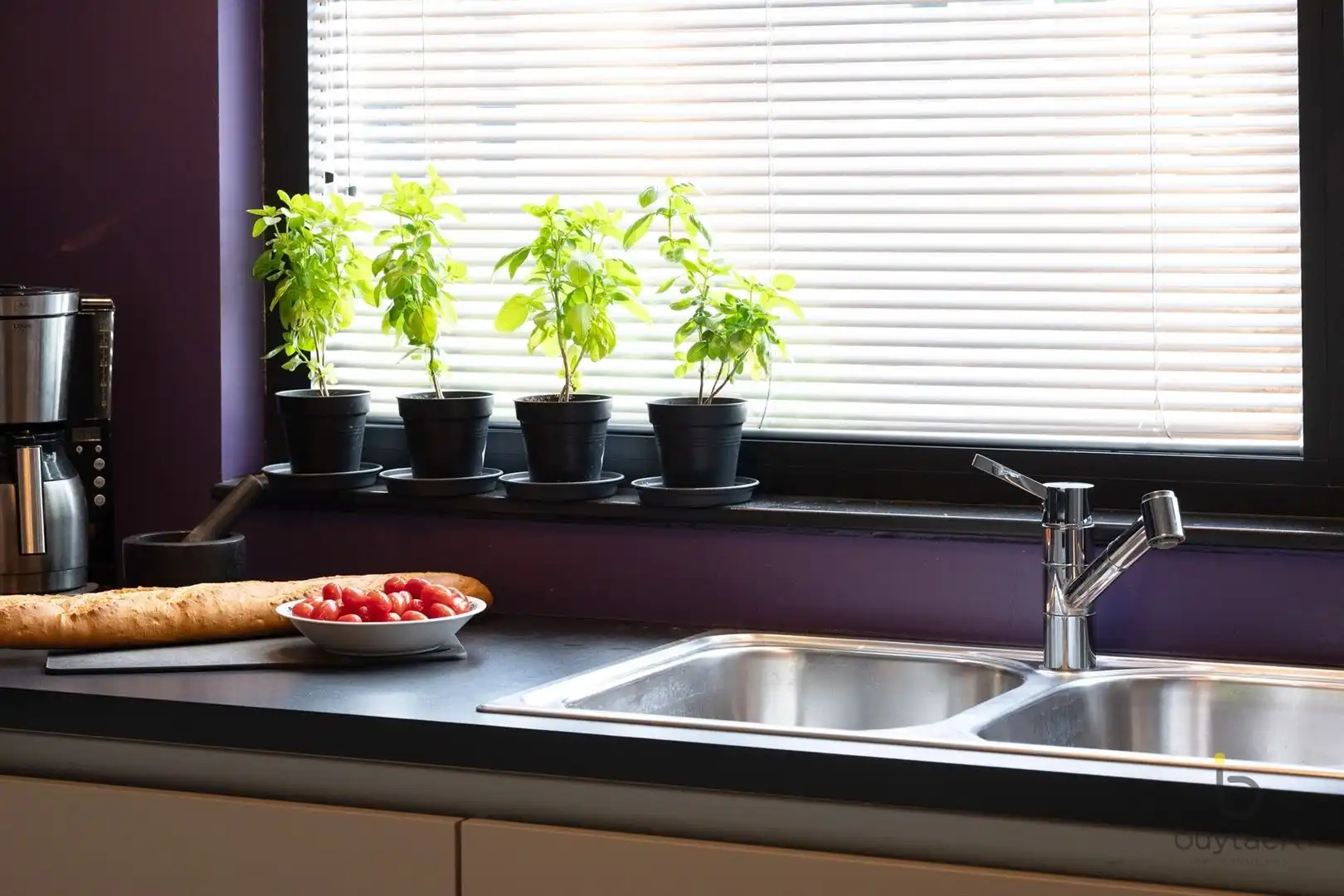 INSTAPKLARE CENTRAAL GELEGEN RIJWONING MET DRIE SLAAPKAMERS EN GEZELLIG TUINTJE! foto 12