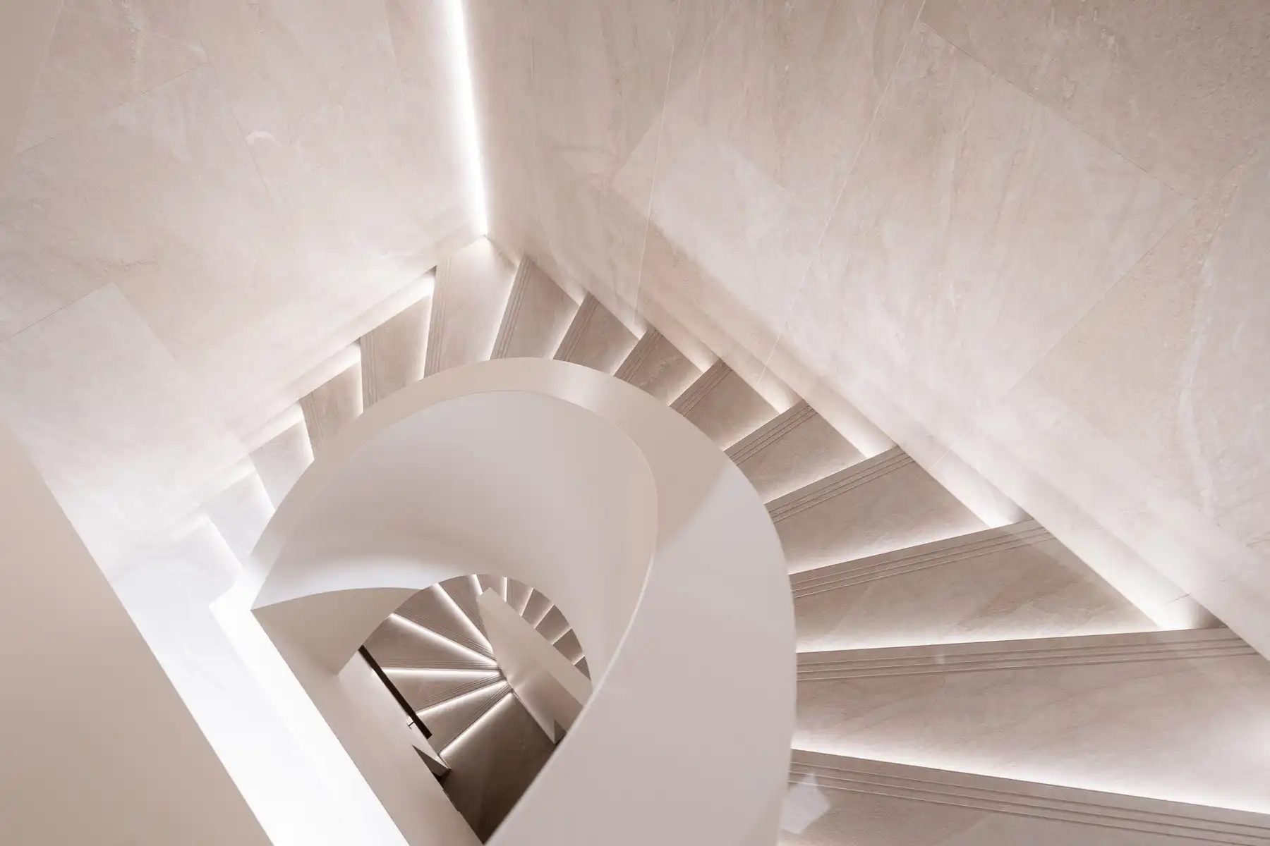 Riant luxe appartement met Parijse charme aan De Graanmarkt foto 15