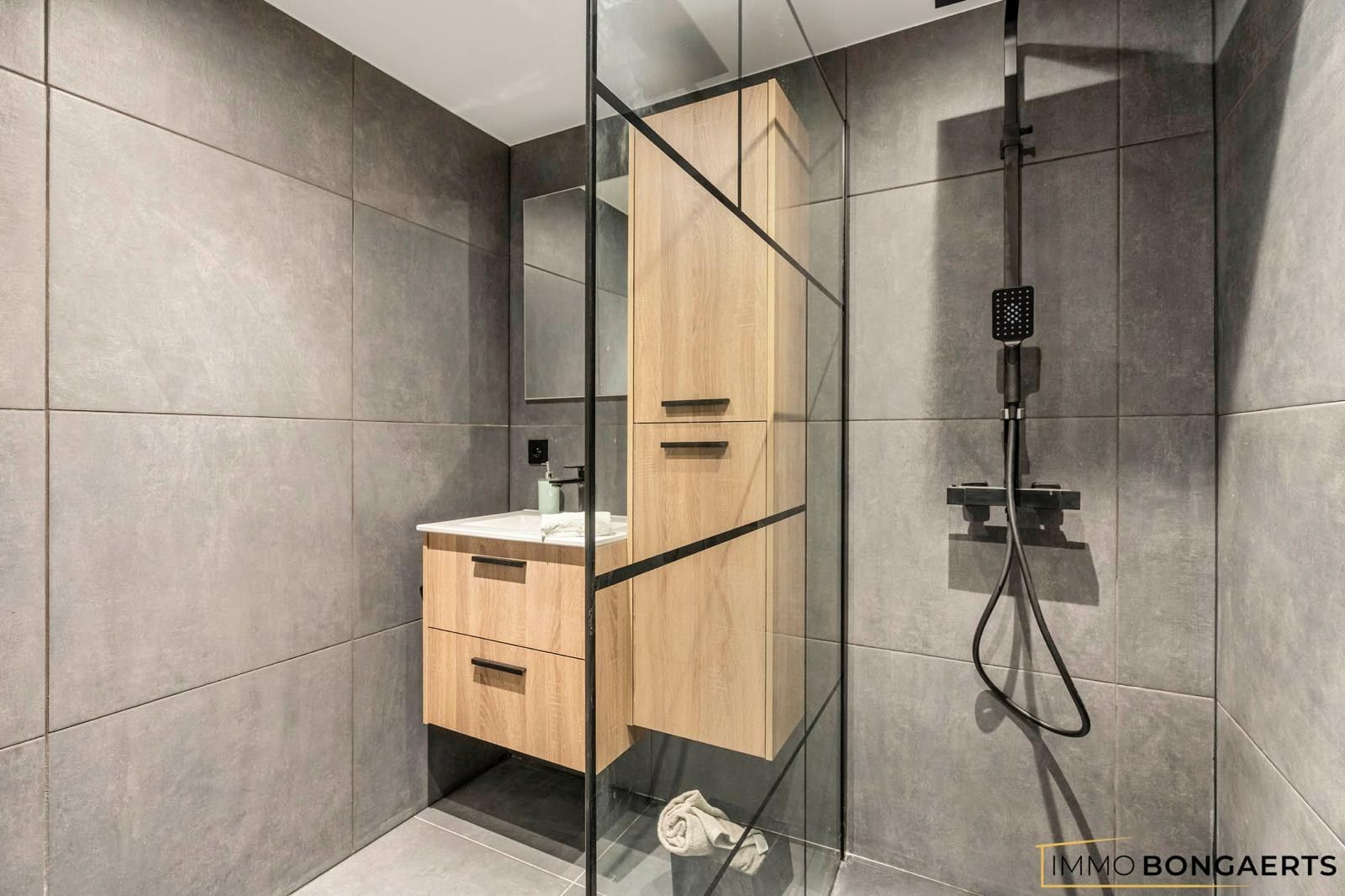 Instapklare gezinswoning met 3 slaapkamers, tuin en garage te Genk foto 5