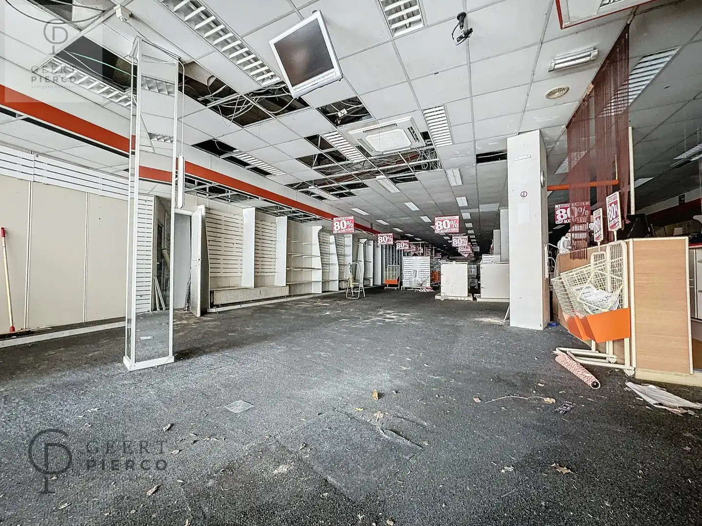 Ruim handelspand met ruim appartement foto 3