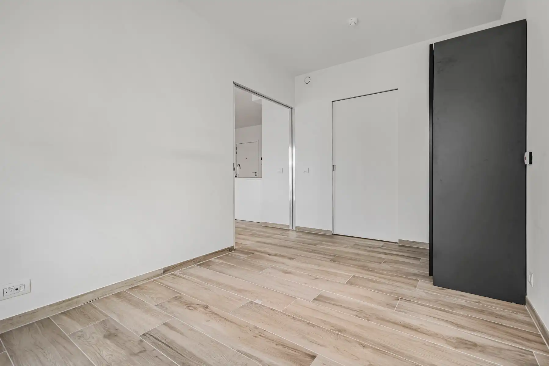 Service flat gelegen in centrum Halle foto 10