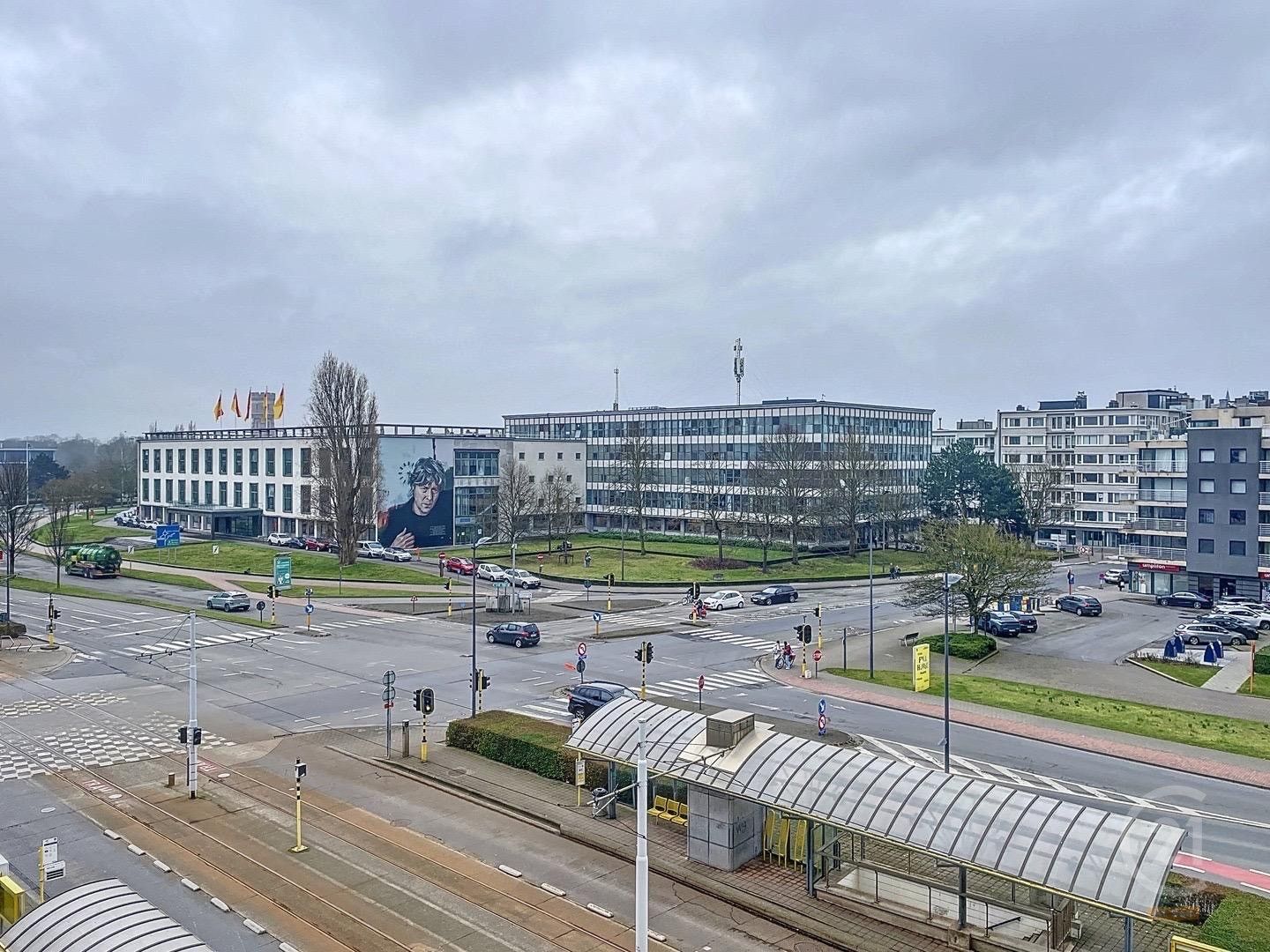 Instapklaar appartement met 2 slaapkamers en terras nabij de Mercator in Oostende foto 4