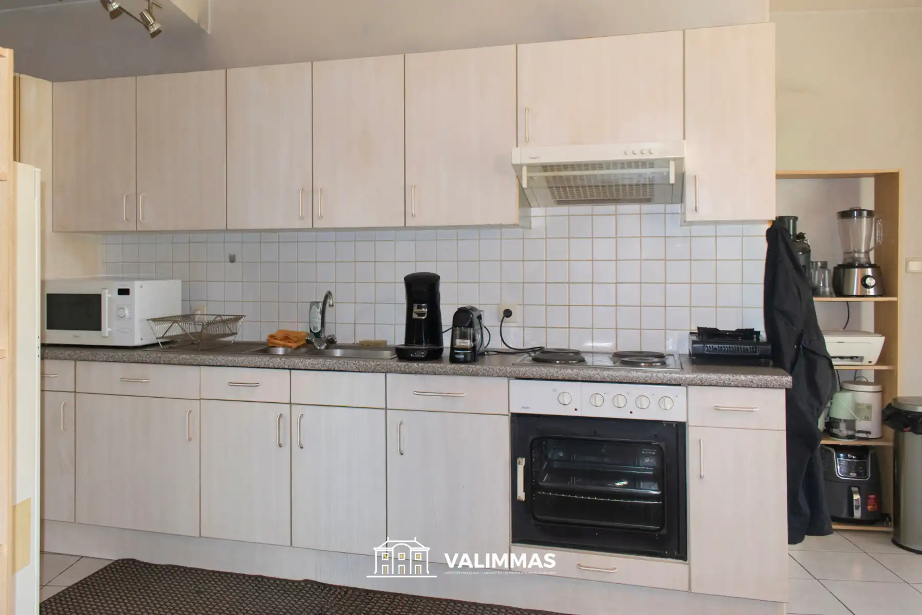 Welgelegen opbrengsteigendom met 3 appartementen & garage... foto 6