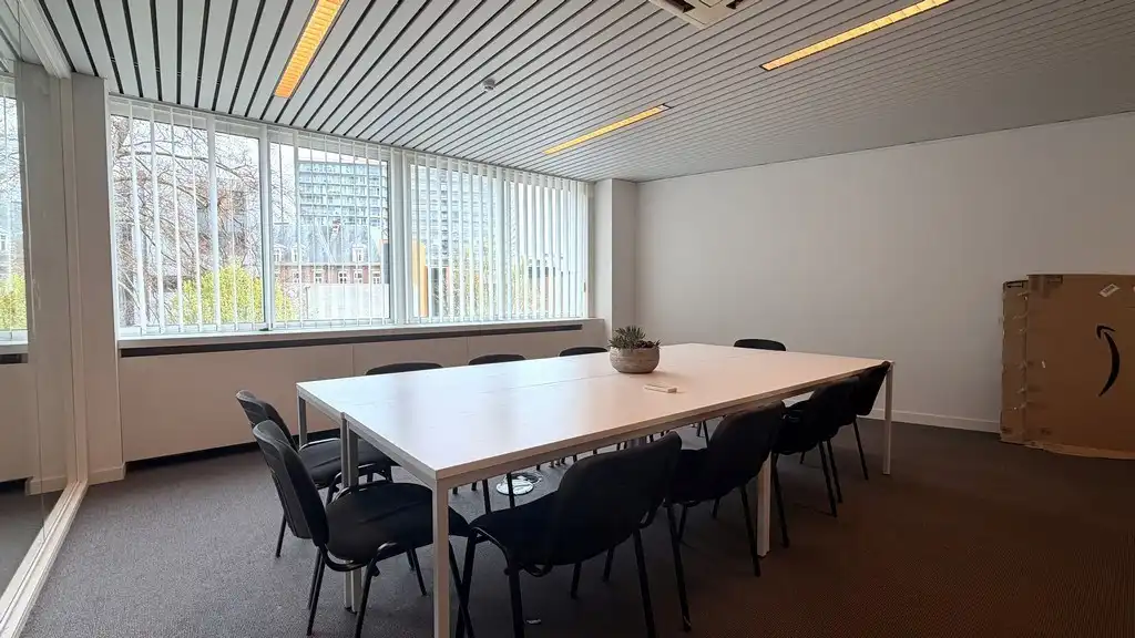 Budgetvriendelijk, instapklaar kantoor te huur in Antwerpen foto 3