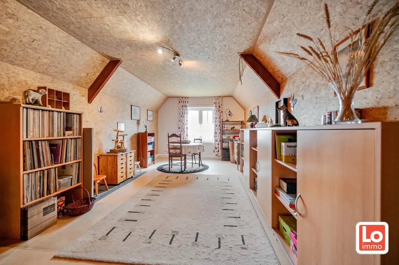 VERKOCHT! Degelijke alleenstaande woning met inpandige garage gelegen op een strategische locatie vlakbij Beervelde Dorp en het Park van Beervelde! foto 11