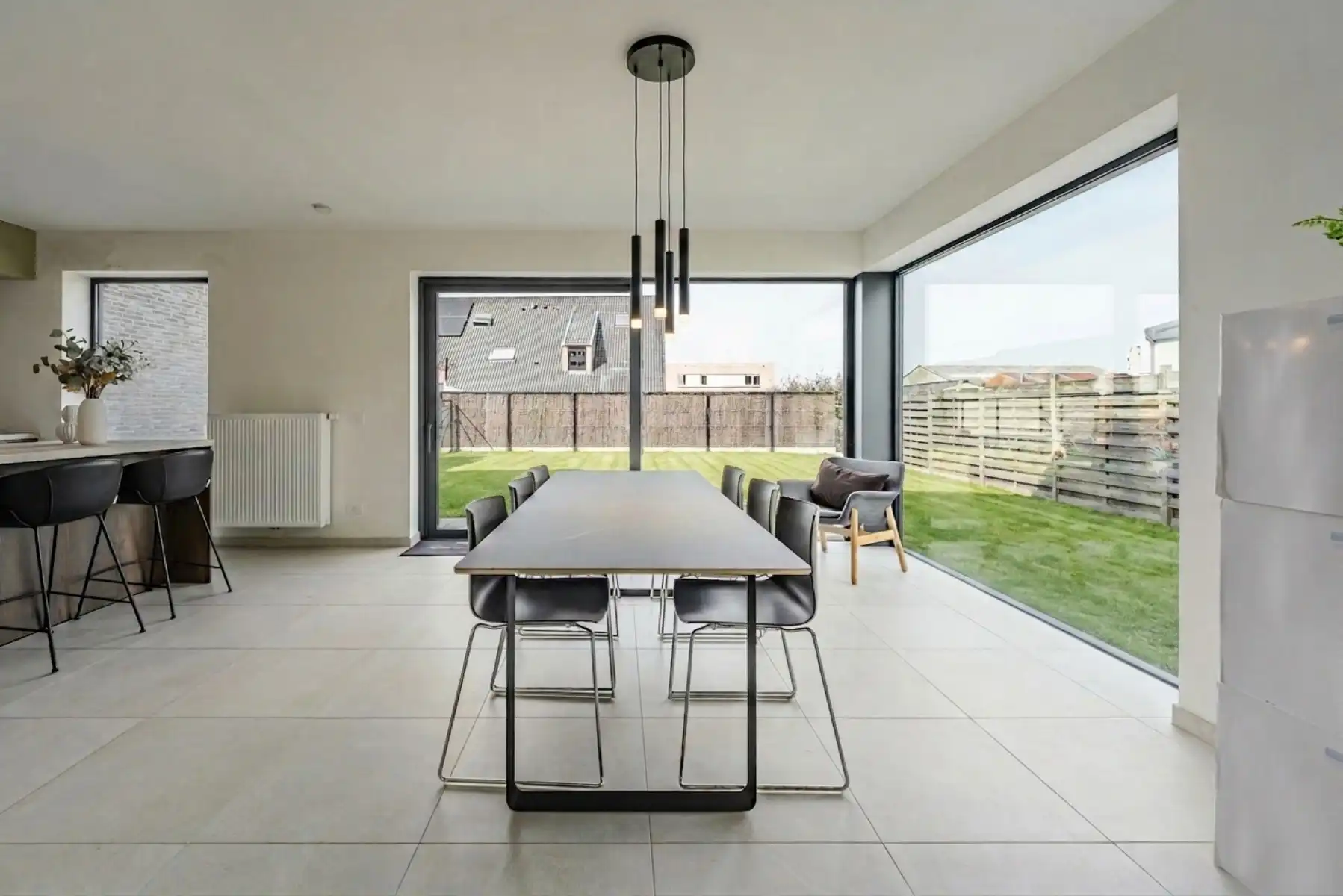 Moderne, halfopen woning foto 2