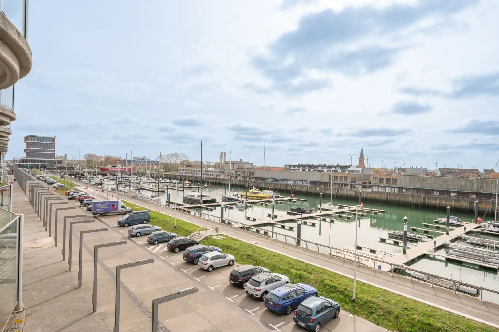 Zonnig appartement met 2 slaapkamers en terras met zicht op de jachthaven foto 6