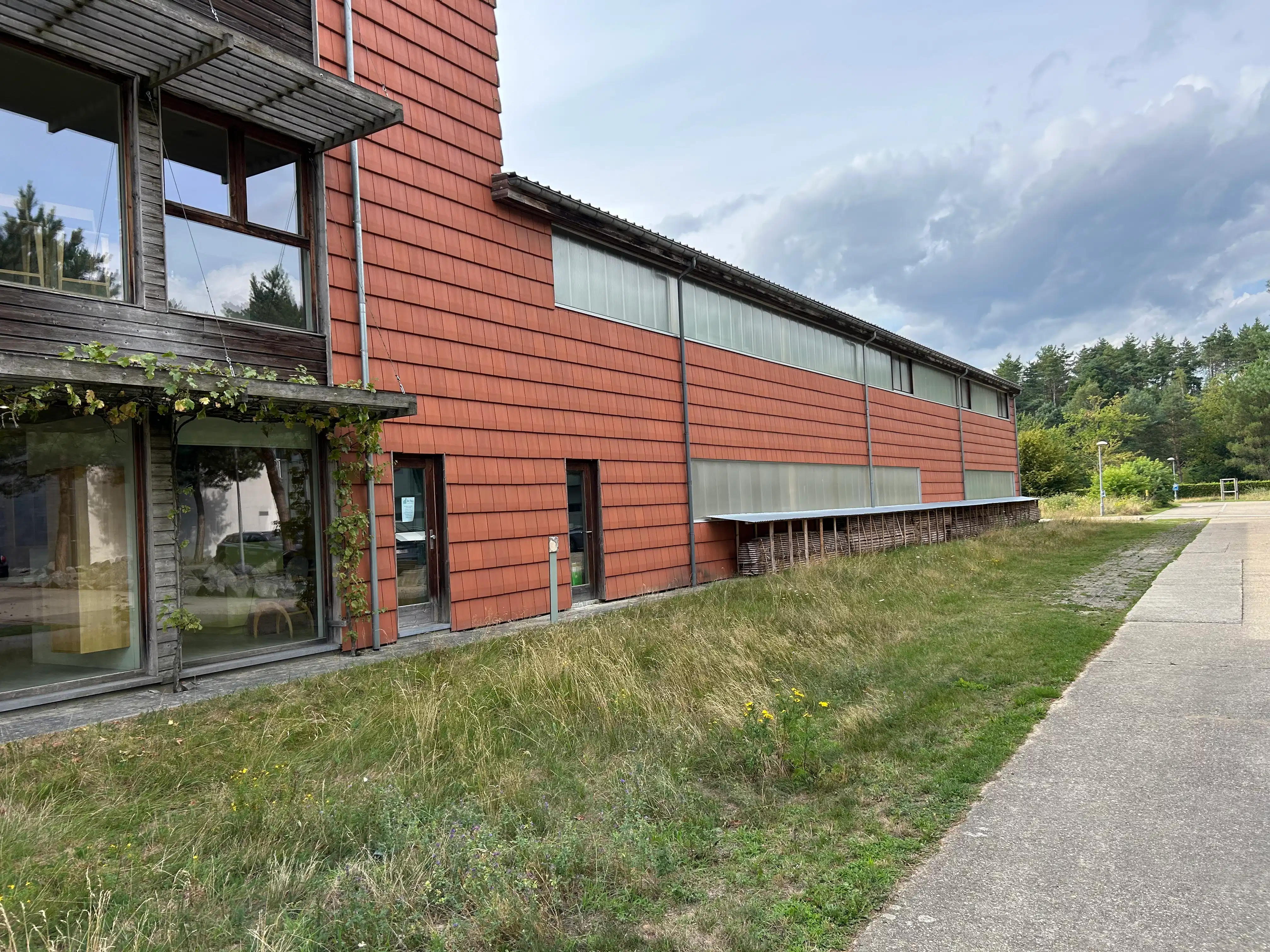 Multifunctioneel bedrijfsgebouw met een oppervlakte van 1510 m² gelegen op Kamp C, Provinciaal Centrum Duurzaam Bouwen en Wonen te Westerlo. foto 4