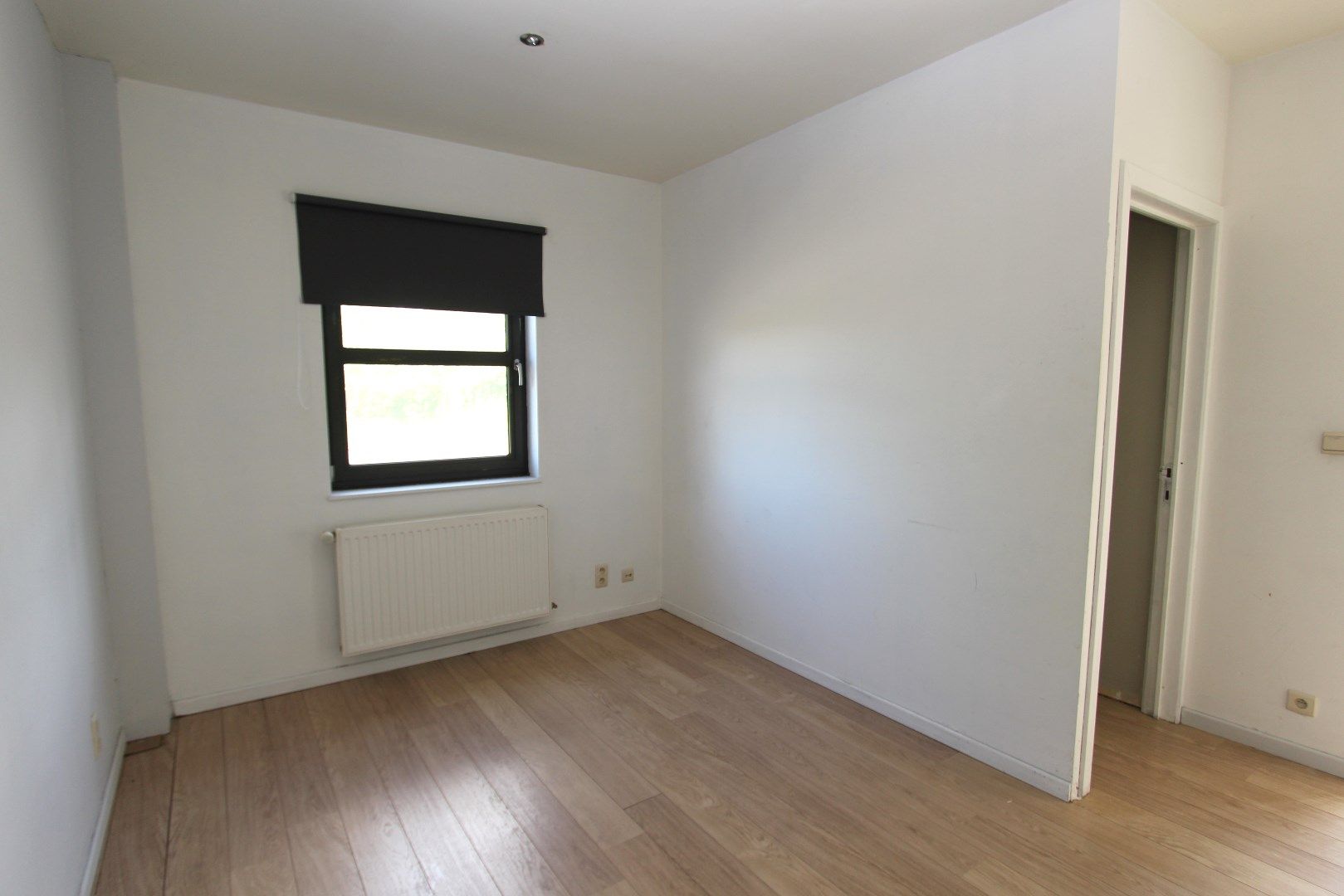 Magazijn (2.400m²) met bureel en appartement te Tongeren foto 17