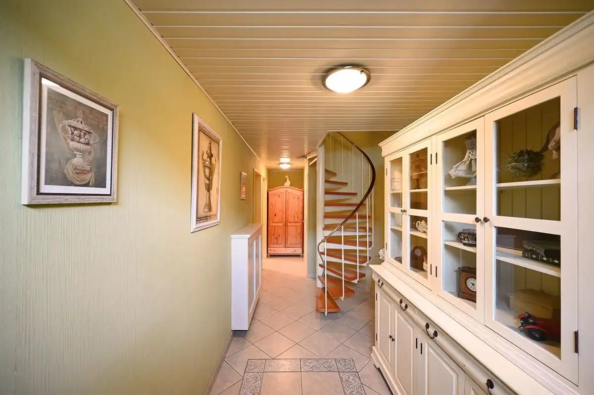 Bel-etage in zeer fijne woonwijk foto 12